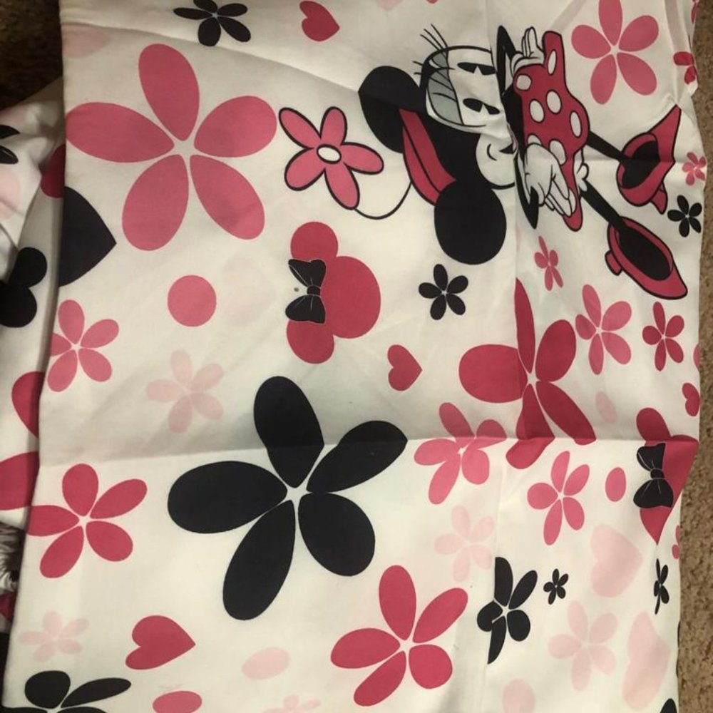 Bedsheets - Picture 2 of 6